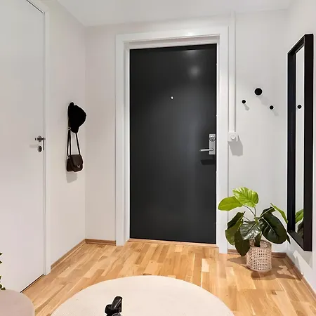 Modern In The Center Of شقة